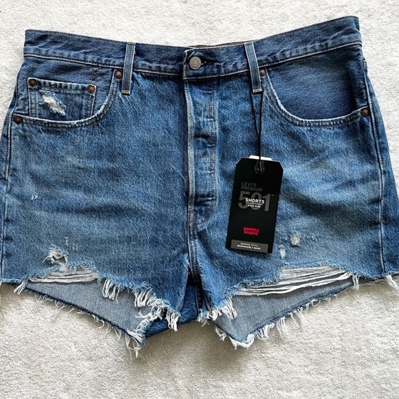 LEVI’S 501 NWT PREMIUM DENIM SHORTS WOMEN’S SIZE 34 Distressed High Waist - Picture 4 of 7